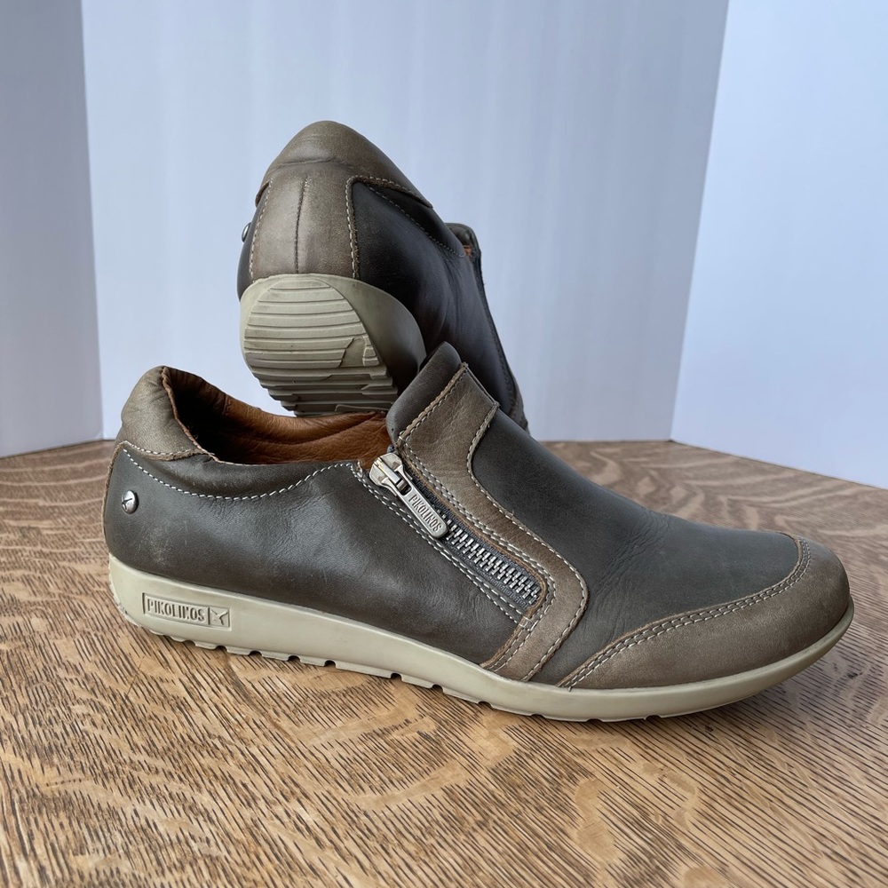 Women’s Pikolinas size 37 zip up shoes two-tone neutral simple 6.5 - 7 US sizing